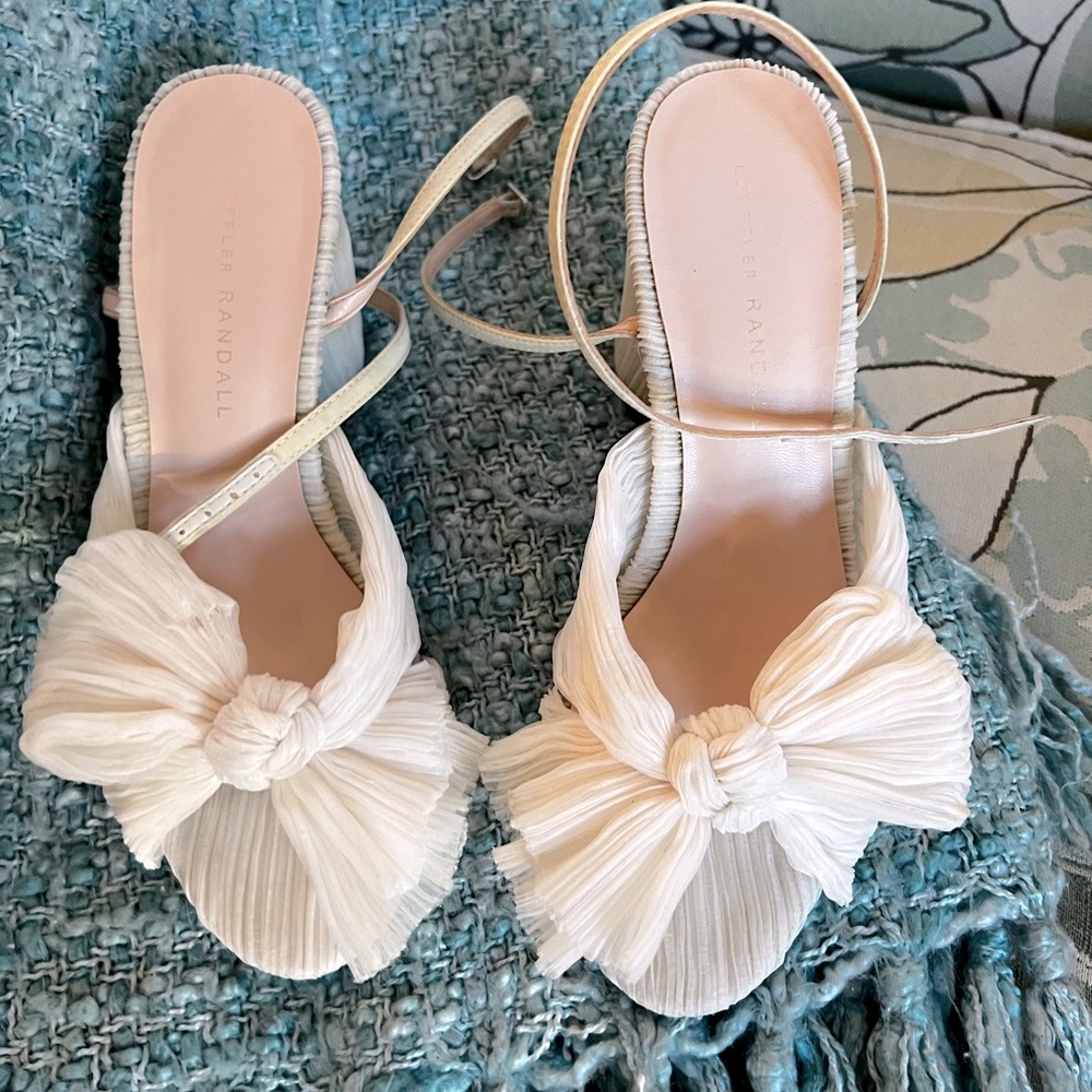 loeffler randall Camellia bow heels
